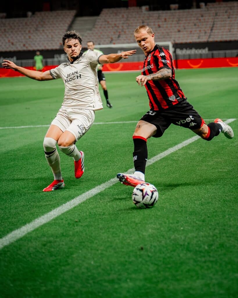 Melvin Bard against FC Lorient.
