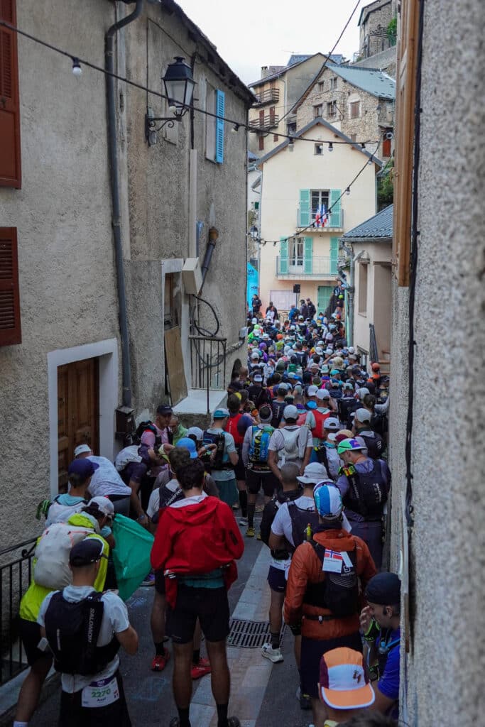 The crowd of runners before the start in an alley.