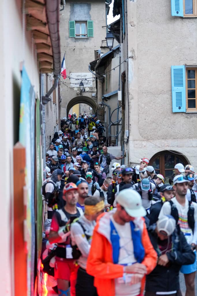 The crowd of runners before the start in an alley.