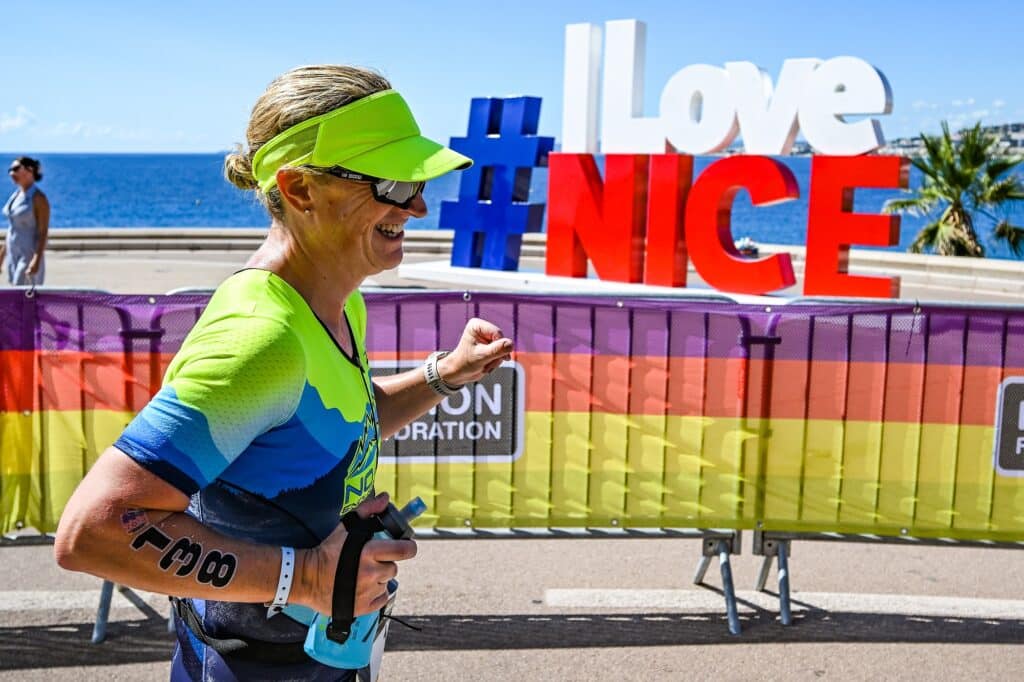 A runner passes in front of the ILoveNice of the Promenade des Anglais