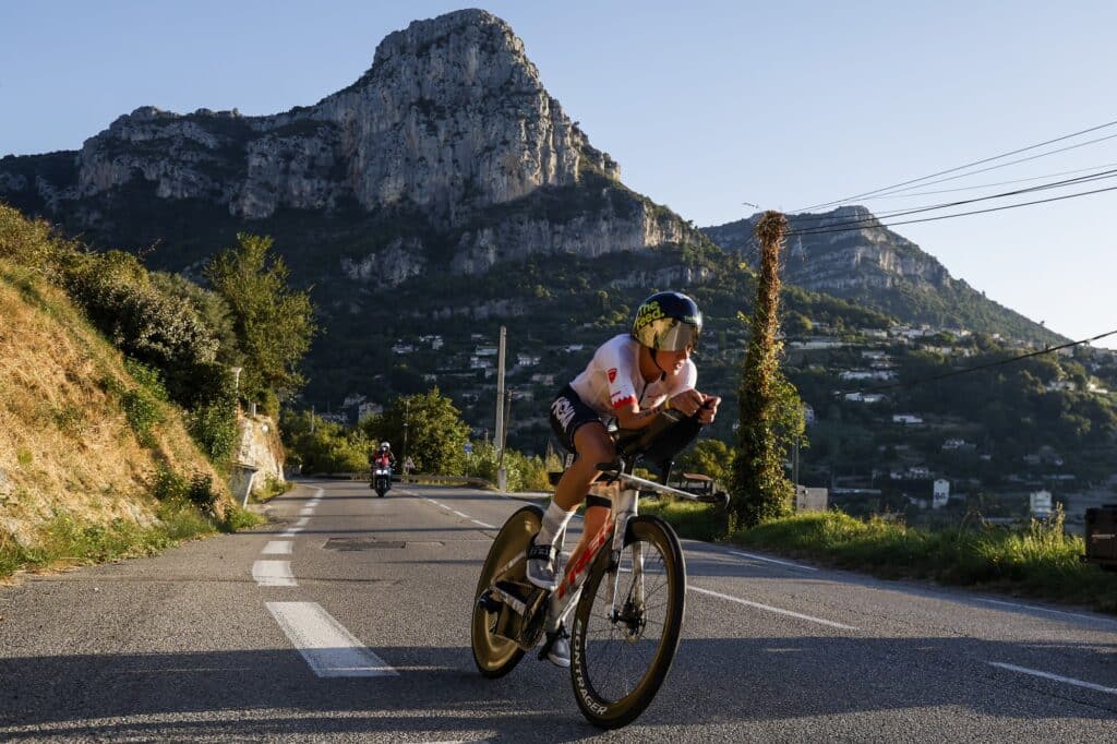 A cyclist passes in front of the Vence pass