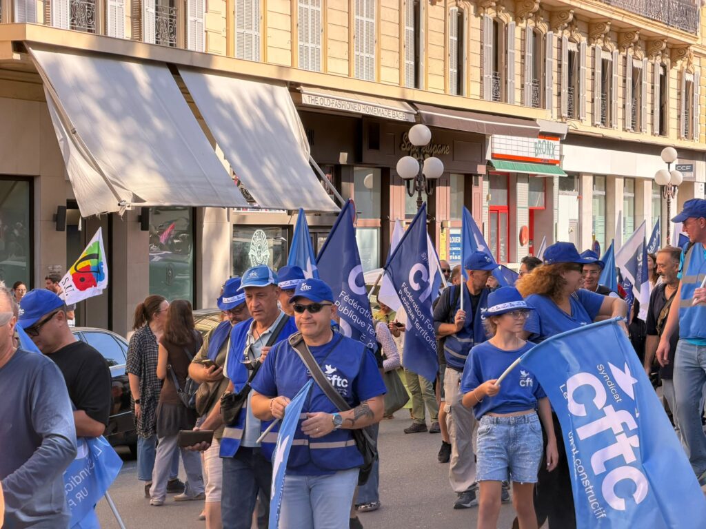 The CFTC in blue demonstrates in Nice.
