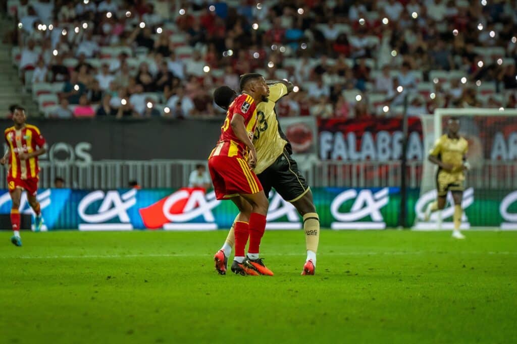 The contact that caused Antoine Mendy's injury during OGC Nice vs Le Mans in Ligue 1.