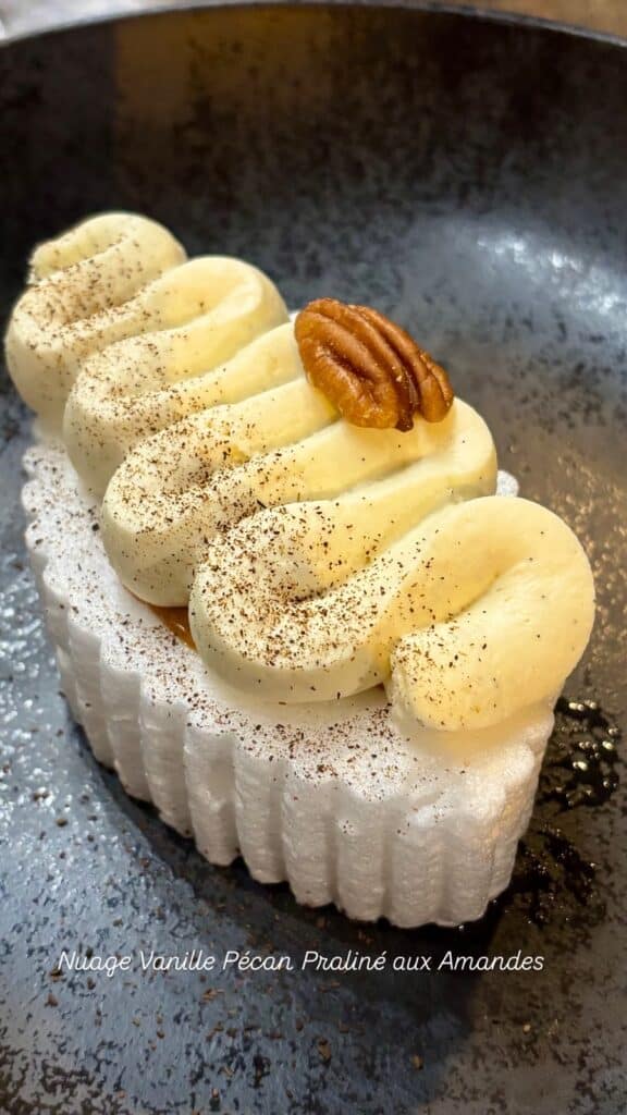 The vanilla pecan praline dessert with almonds.