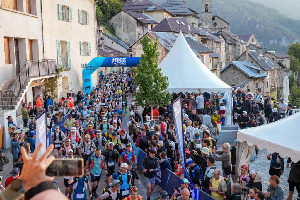 Several hundred people at the start of the 100k race of the UTMB Nice 2026.