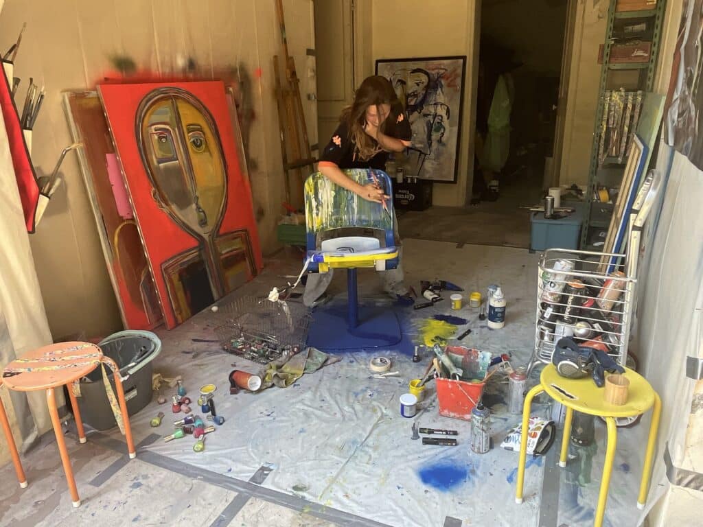 Lea Vandeveld paints the siege