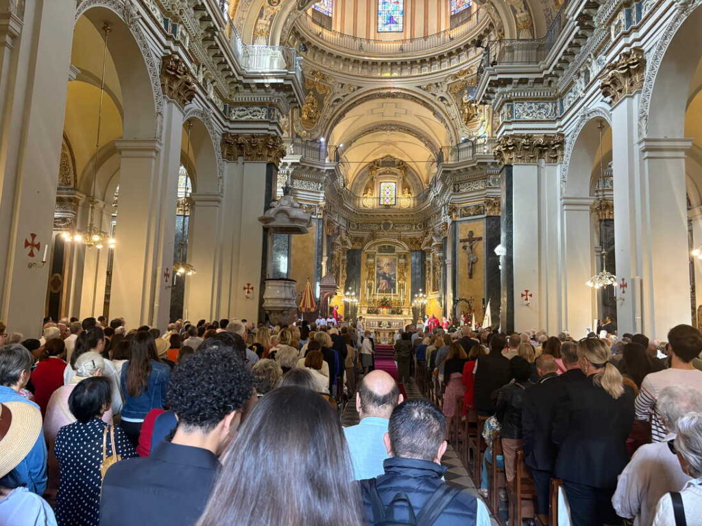 The solemn mass was presided over by Mgr Guy Kérimel, Archbishop of Toulouse, alongside Mgr Jean-Philippe Nault, Bishop of Nice, in the eminent Cathedral of Sainte Réparate.