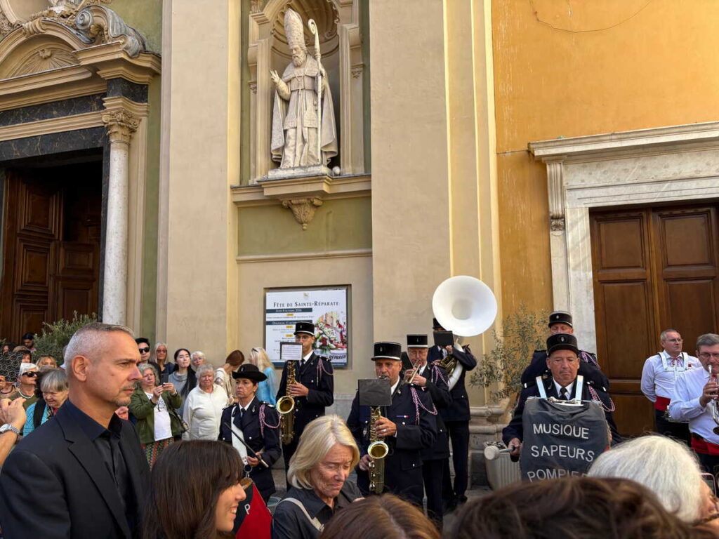 The Nice Fire Brigade Orchestra accompanied the wreath-laying ceremony at the War Memorial with the national anthem, the Marseillaise.
