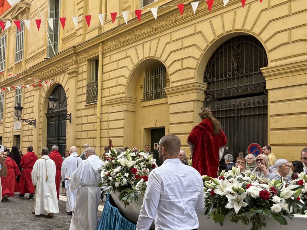 The flowered boat named after the Holy Patroness of Nice is at the heart of the procession.